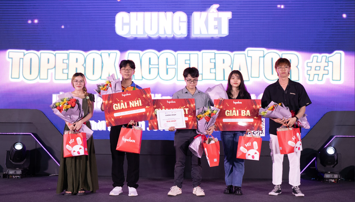 5 đội sinh viên đoạt giải “Ươm mầm tài năng game Việt 2024 - Topebox Accelerator” - Ảnh: ĐỨC THIỆN 5 đội sinh viên đoạt giải “Ươm mầm tài năng game Việt 2024 - Topebox Accelerator” - Ảnh: ĐỨC THIỆN