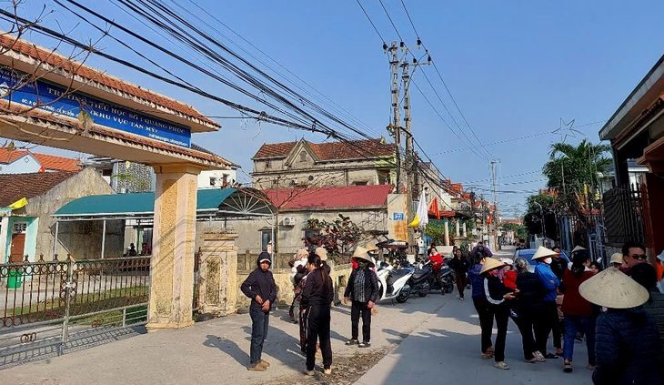 hoc-sinh-1-17388226708941422786459 154 học sinh không đến trường sau Tết vì phụ huynh chê trường quá xa - Ảnh 1.