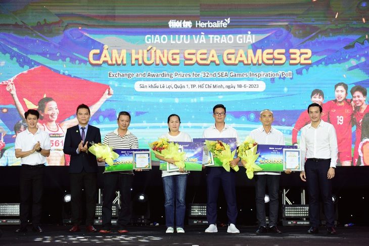 Bạn đọc đoạt giải SEA Games trong mắt tôi ủng hộ quỹ Tiếp sức đến trường - Ảnh 1.